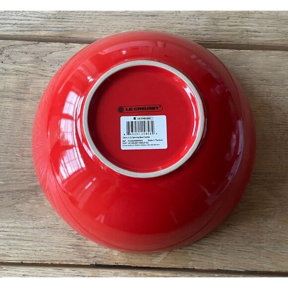 Le Creuset Stoneware Vancouver Serving Bowl 2 3/8 qt 9 3/8 in Cerise Red NEW - Picture 9 of 12